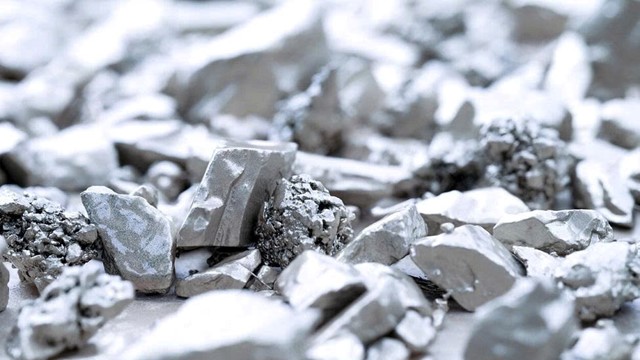 Không phải vàng hay bạc, một kim loại tăng dựng đứng 150% trong 1 năm, lập đỉnh lịch sử sau 10 phiên tăng liên tiếp