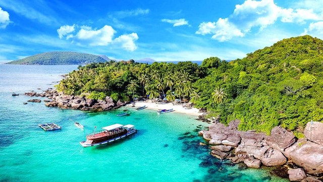 Ở Việt Nam có một nơi được ví như 'hòn đảo thiên đường', nằm trong top những hòn đảo đẹp nhất châu Á, ai cũng muốn đặt chân đến một lần