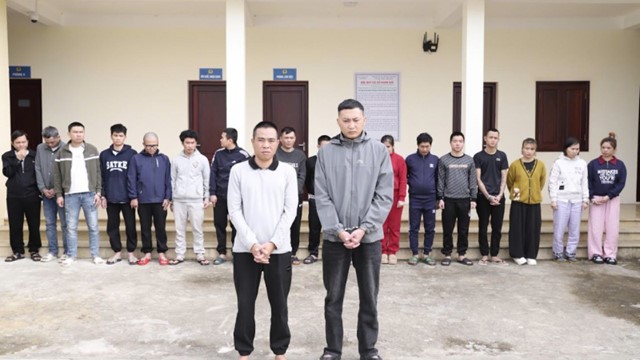 Khám xét nhiều địa điểm, bắt Lương Xuân Duyên SN 1988 cùng 21 đồng bọn, tịch thu 30 điện thoại di động