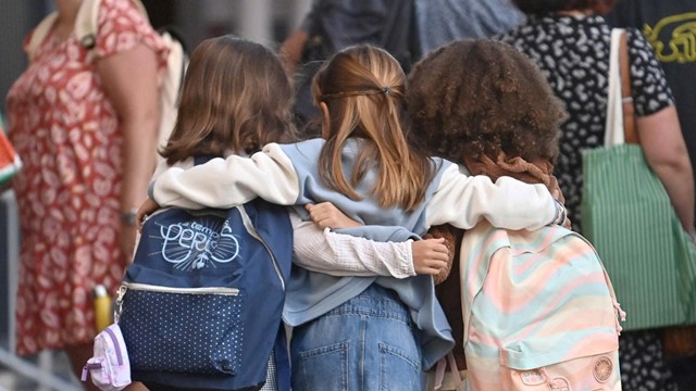 615.000 học sinh rời lớp, hơn 5.000 trường học buộc phải đóng cửa: Chuyện gì đang xảy ra với nền kinh tế thứ 2 châu Âu?