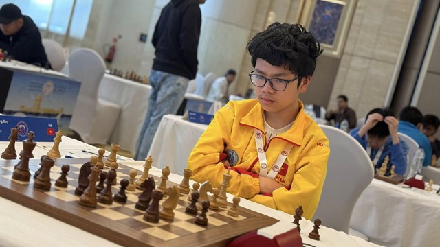 'Thần đồng' Việt 14 tuổi đánh bại 8 đại kiện tướng cờ vua: Học cờ từ năm 7 tuổi, từng giành nhiều Huy chương Vàng