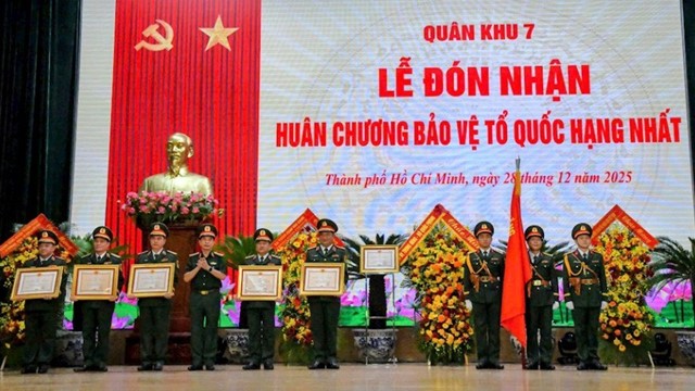 Phong danh hiệu Anh hùng Lực lượng vũ trang nhân dân cho Đại tướng Lê Văn Dũng