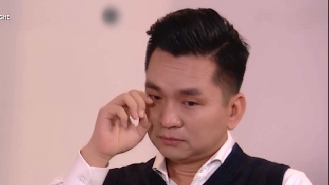 MC VTV nổi tiếng từng mắc ung thư máu, bật khóc khi chia sẻ về gia đình trên sóng truyền hình