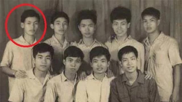 'Thần đồng' Toán học Việt Nam đầu tiên giành Huy chương Vàng Olympic Toán quốc tế: Bố là Thứ trưởng, mẹ là nghệ sĩ, 17 tuổi đã đạt thành tích khủng