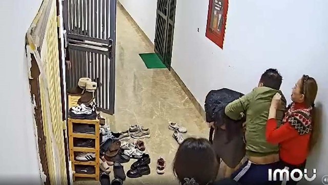 Người phụ nữ hành hung hàng xóm trong chung cư Hà Nội bị công an triệu tập