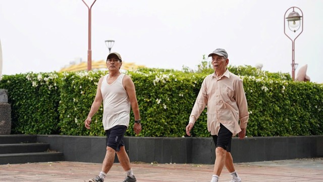 Đi bộ bao nhiêu phút một ngày để có thể kéo dài tuổi thọ thêm 11 năm? 