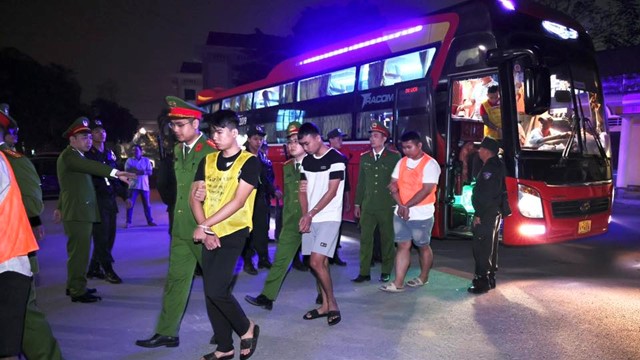 Kiểm tra nhiều cơ sở, bắt 205 người, tạm giữ 10 máy tính, 25 điện thoại