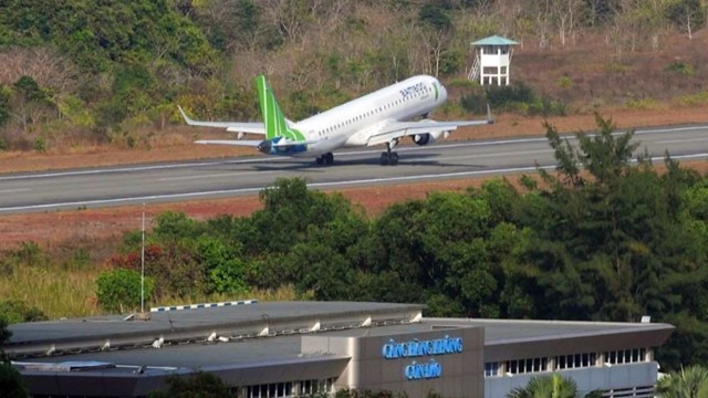 Việt Nam có một đường bay cực hiểm trở, vé đắt như vàng vẫn ‘cháy chỗ’