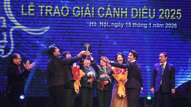 Mưa đỏ đón tin vui lớn