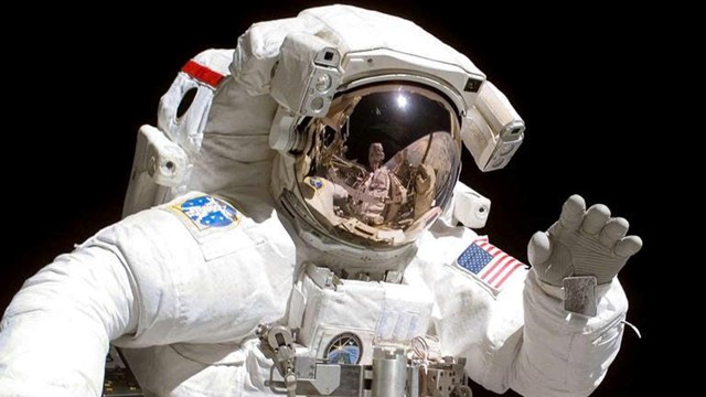 Phát hiện bộ não con người thay đổi hình dạng sau khi rời Trái đất