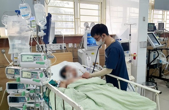 Bác sĩ cảnh báo hiểm họa từ những bữa nhậu, ‘cuộc vui’ cuối năm