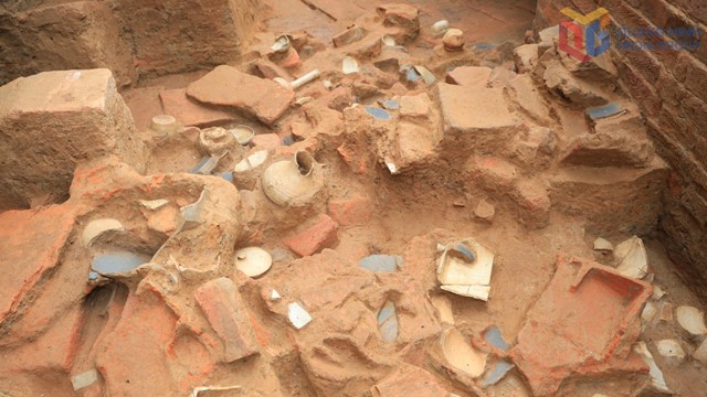 Người dân Quảng Ninh san mặt bằng xây dựng phát hiện cổ mộ gạch 2.000 năm, khai quật thu được nhiều di vật đắt giá