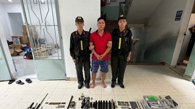 Khám xét khẩn cấp 18 địa điểm, bắt Nguyễn Huỳnh Vũ, thu giữ 21 khẩu súng, hơn 4.000 viên đạn