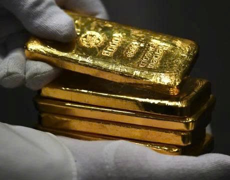 Trật tự tiền tệ toàn cầu rung chuyển: Loạt NHTW tháo chạy khỏi USD, dự trữ vàng lên cao nhất 30 năm 