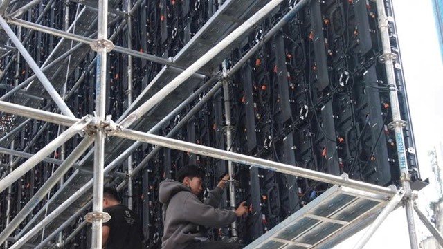 Cả làng Đình Bắc lắp màn hình LED cỡ lớn, sẵn sàng 'tiếp lửa' cho U23 Việt Nam