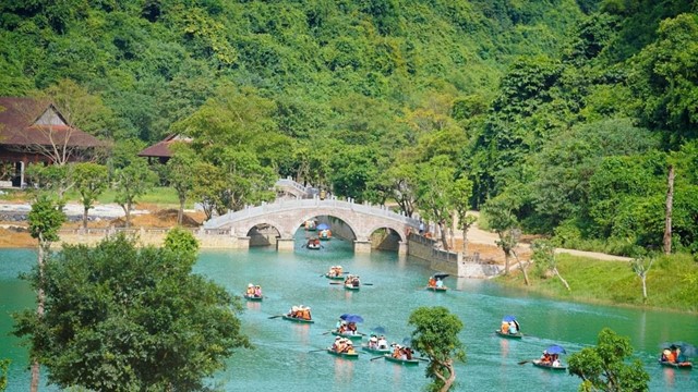 Giữa lòng Tràng An có một thung lũng đẹp như phim cổ trang, từng là nơi vua Đinh Tiên Hoàng lập đàn tế trời đất, mở ra triều đại độc lập của dân tộc