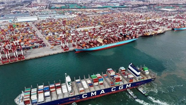 Thế giới 'lì đòn' trước thuế Mỹ, IMF nâng dự báo tăng trưởng toàn cầu