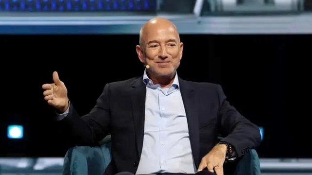 Jeff Bezos tung mạng lưới hơn 5.400 vệ tinh, thách thức trực diện Starlink của Elon Musk 
