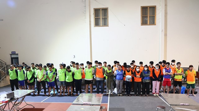 Khám xét loạt cơ sở, phát hiện 205 'cán bộ thuế online', 'cán bộ bảo hiểm', thu 10 máy tính, 25 điện thoại