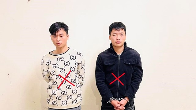 Khám xét 2 phòng trọ, bắt giữ 2 thanh niên SN 2004 và 2006, tịch thu 23 lắc tay, 23 sợi dây chuyền, 38 khuyên tai, 20 nhẫn vàng