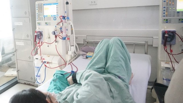 Ngày nào cũng uống 2 ly nước quen thuộc, cô gái 26 tuổi bị suy thận, phù phổi cấp, đe dọa tính mạng