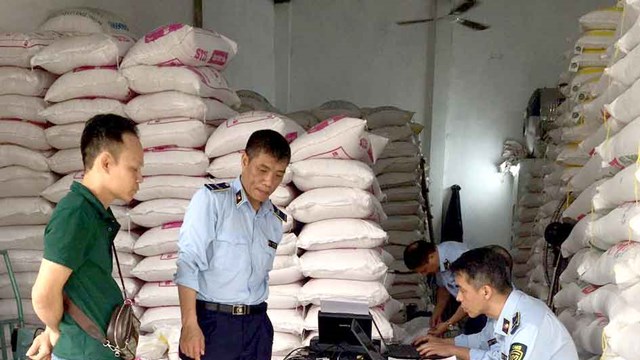 Hà Nội: Loạt cơ sở kinh doanh gạo có dấu hiệu giả mạo thương hiệu Gạo Ông Cua
