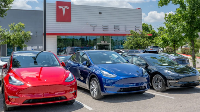 "Ông lớn" xe điện thế giới Tesla lần đầu công bố sụt giảm doanh số