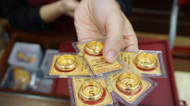 Giá vàng hôm nay 13/4: Tăng bất chấp sau thông tin tăng cung để kéo gần chênh lệch giá vàng