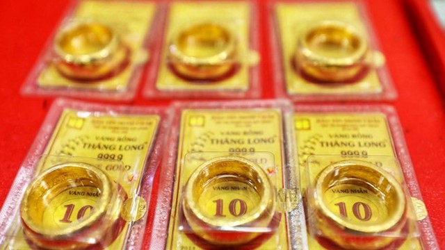 Giá vàng hôm nay (16/4): Bất chấp đón tin đấu thầu, giá vàng vẫn tăng cả triệu đồng/lượng