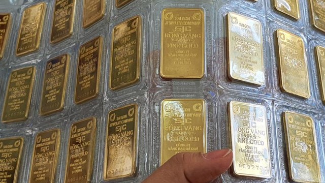 Giá vàng hôm nay (17/4):  Vàng quay đầu giảm mạnh, nhà đầu tư "gồng lỗ" gần 4 triệu đồng/lượng