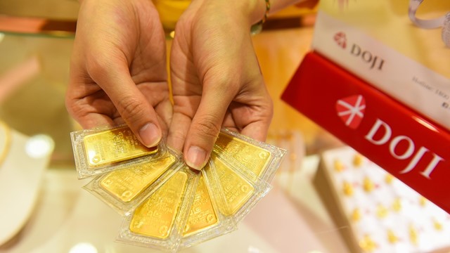 Giá vàng hôm nay (19/4): Giảm nhẹ, chuyên gia khuyên nên chốt lời