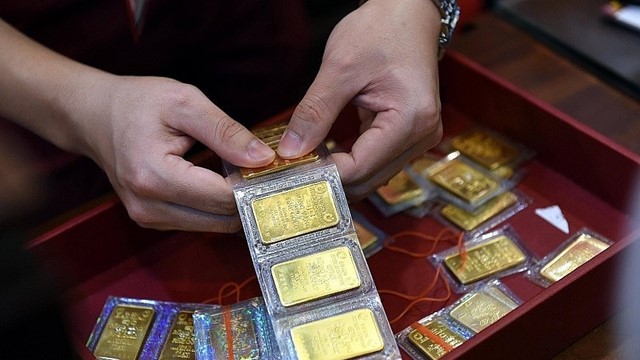 Giá vàng hôm nay (23/4): Lao dốc trước phiên đấu thầu, rủi ro tăng cao