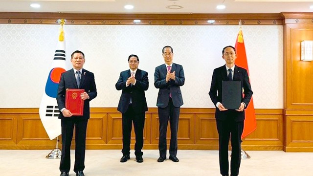 Bộ Tài chính Việt Nam trao đổi văn kiện ký kết khoản vay hơn 188 triệu USD với doanh nghiệp Hàn Quốc
