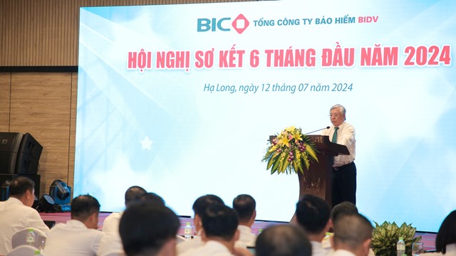 Một khách hàng nhận 7,7 tỷ đồng tiền bồi thường bảo hiểm
