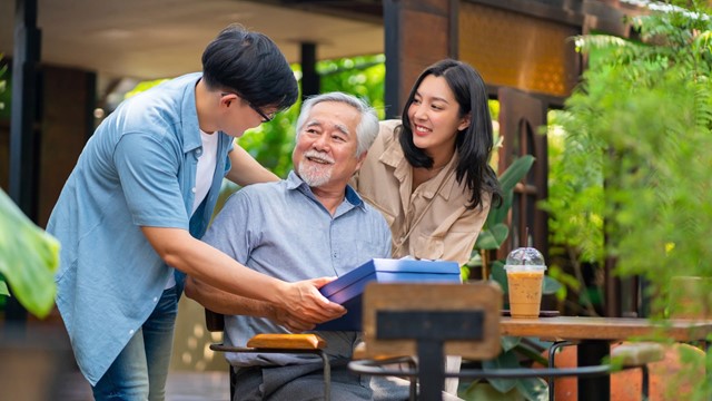 Vietbank tung “bão” quà tặng trong “mùa gắn kết”