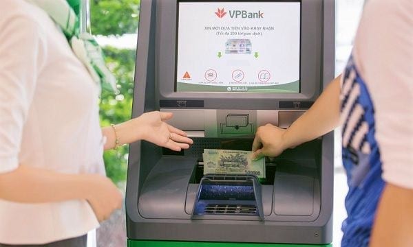 VPBank dừng giao dịch trên thẻ từ, quyền lợi khách hàng giải quyết thế nào?