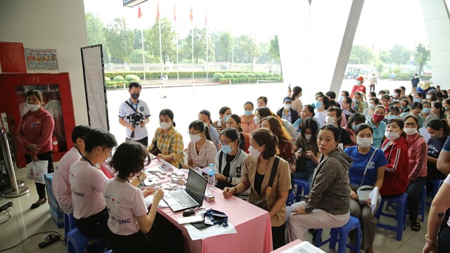 Napas và Mastercard trao 2.010 suất tầm soát ung thư cho phụ nữ khó khăn