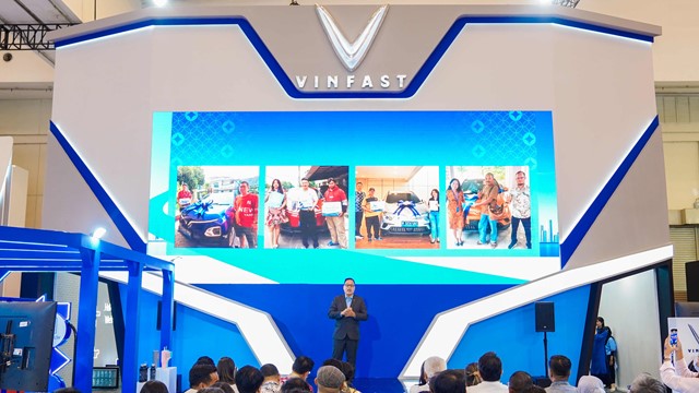 VinFast bàn giao ô tô điện VF 5 tại Indonesia