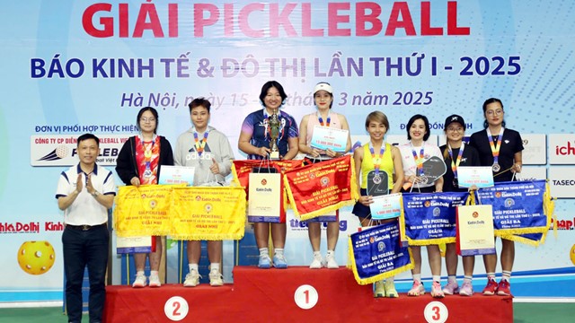 Toàn cảnh Lễ bế mạc Giải “Pickleball Báo Kinh tế & Đô thị lần thứ I-2025”