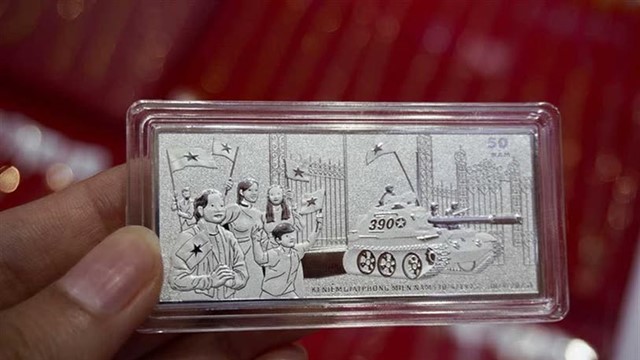 Mạo danh doanh nghiệp vàng bạc, lừa bán bạc thỏi kỷ niệm để chiếm đoạt tiền