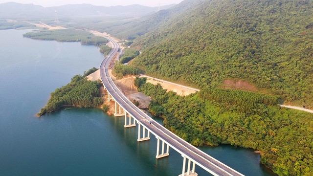 Cao tốc Bắc – Nam qua Hà Tĩnh: Cung đường mới cảnh quan tuyệt đẹp cho những tín đồ xê dịch
