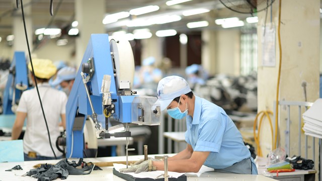 Miễn thuế, hỗ trợ lãi suất, giảm kiểm tra: Doanh nghiệp tư nhân nhận loạt “đặc quyền” mới