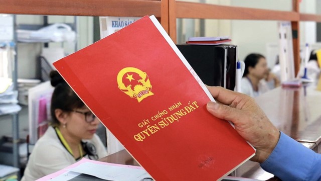 Chính sách kinh tế có hiệu lực từ tháng 7/2025: Chủ tịch xã được quyền cấp sổ đỏ