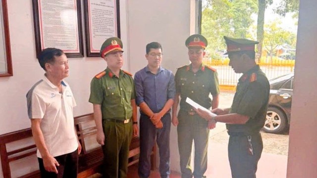 Lạm dụng chức vụ, kế toán trường học chiếm đoạt tiền BHYT của hơn 300 học sinh