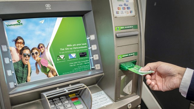 Rút tiền, chuyển khoản có thể bị chặn: Khách hàng cần làm ngay điều này trước 1/7