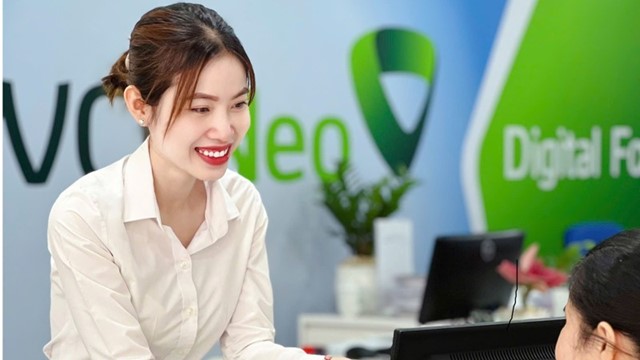VCBNeo giữ lãi suất tiết kiệm ngắn hạn trên 4%/năm, cao nhất 5,6%/năm