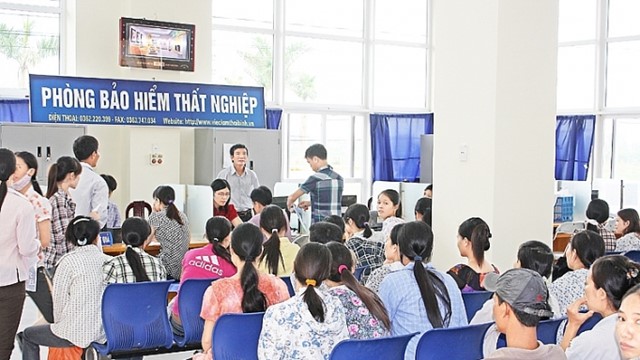 Từ tháng 8, người lao động có thể ở nhà làm 6 thủ tục Bảo hiểm thất nghiệp