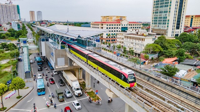 Metro Hà Nội chạy xuyên đêm dịp Quốc khánh 2/9, người dân tha hồ vui chơi, không lo tắc đường, lỡ chuyến