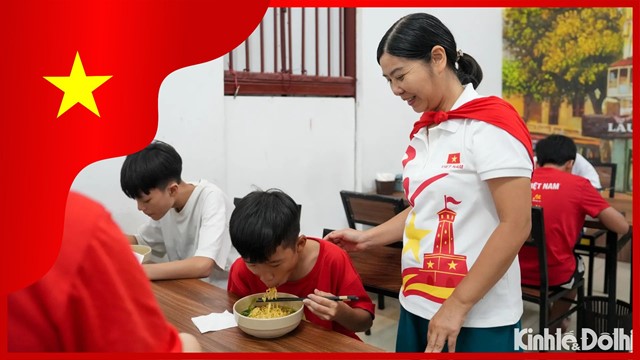 Quán ăn tặng miễn phí cả nghìn suất ăn cho người dân xem diễu binh