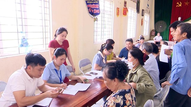 Nhiều địa phương hoàn thành việc chi trả quà 2/9